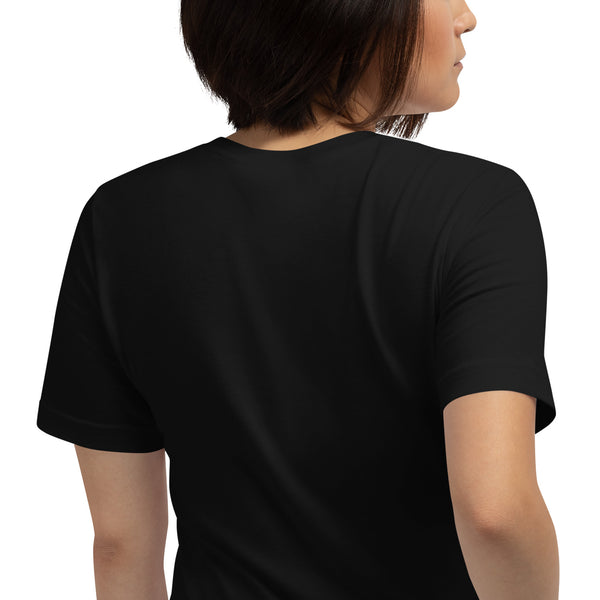 Woman wearing a black unisex t-shirt featuring The Fool tarot card artwork at the back.